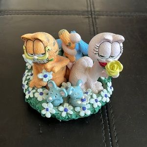 Danbury Mint Garfield Collection "LOVE IN BLOOM" by JIM DAVIS 1993 (used)